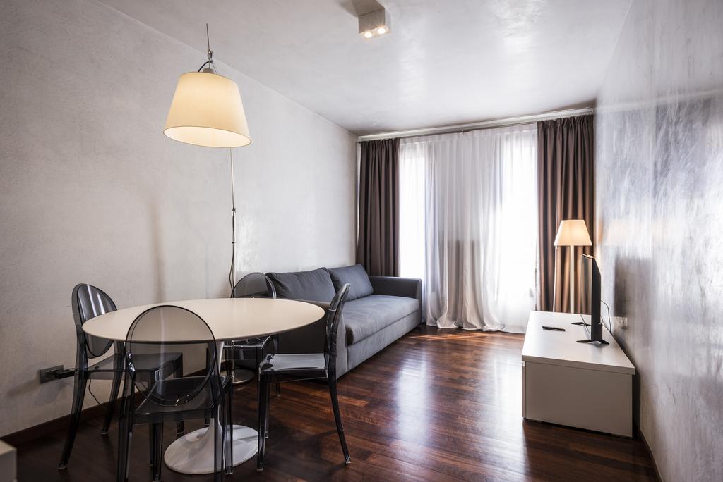 Myplace Piazza Dei Signori Apartments เตรวิโซ ภายนอก รูปภาพ