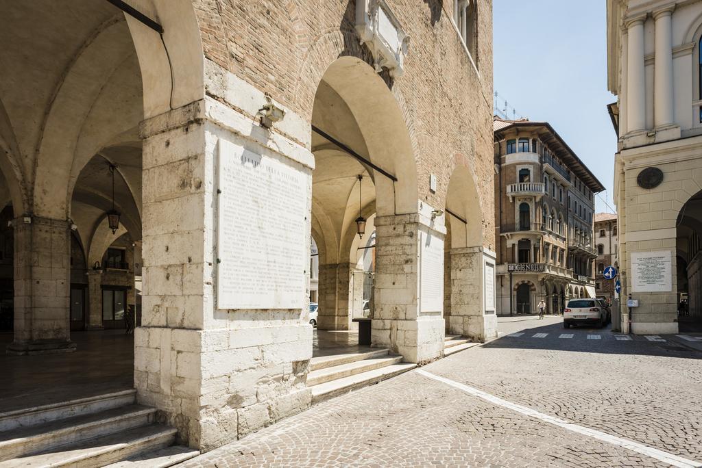 Myplace Piazza Dei Signori Apartments เตรวิโซ ภายนอก รูปภาพ