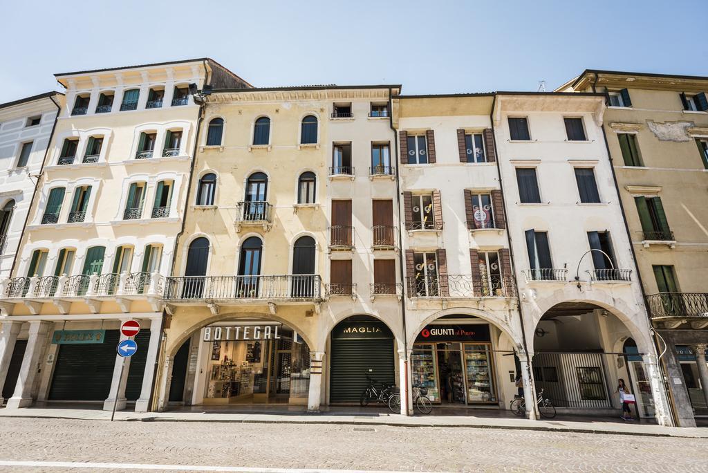 Myplace Piazza Dei Signori Apartments เตรวิโซ ภายนอก รูปภาพ