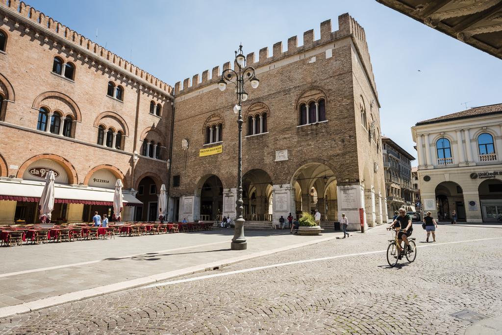 Myplace Piazza Dei Signori Apartments เตรวิโซ ภายนอก รูปภาพ