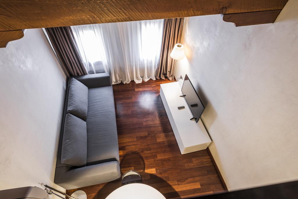Myplace Piazza Dei Signori Apartments เตรวิโซ ภายนอก รูปภาพ