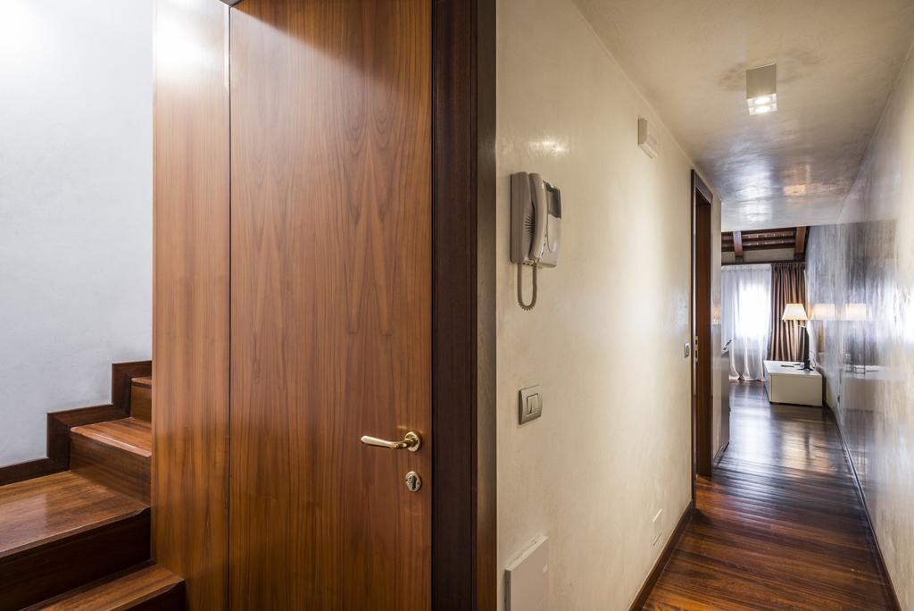 Myplace Piazza Dei Signori Apartments เตรวิโซ ภายนอก รูปภาพ