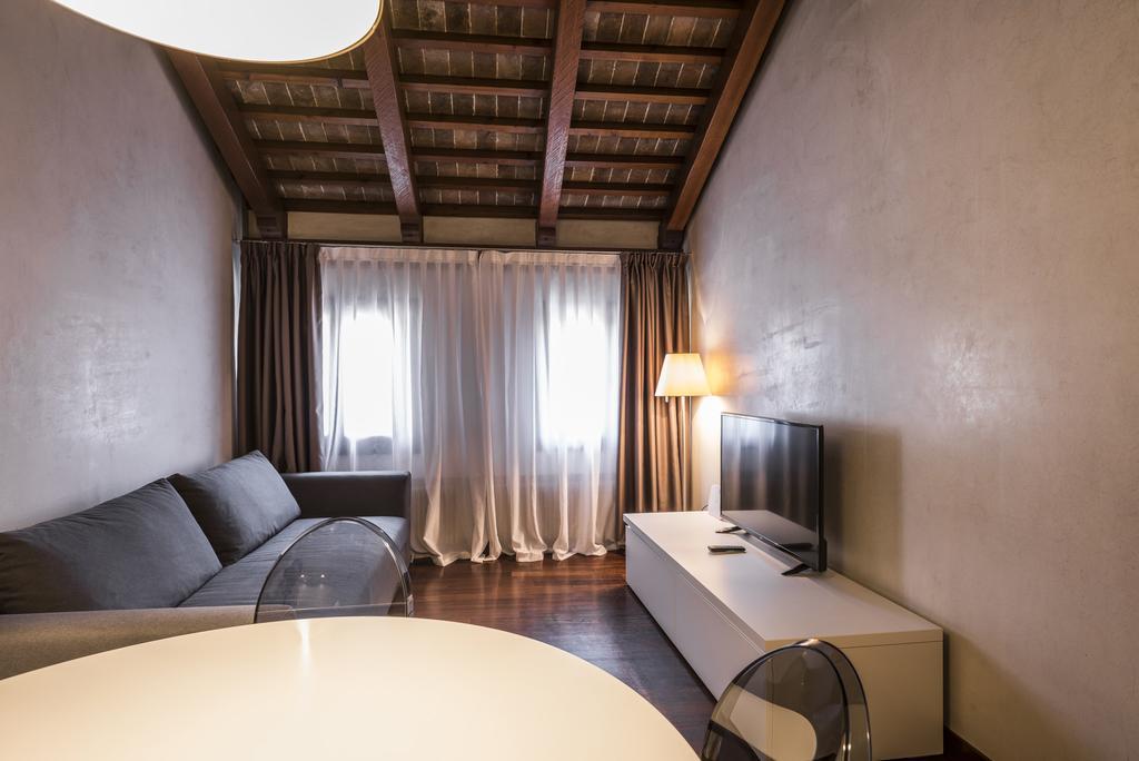 Myplace Piazza Dei Signori Apartments เตรวิโซ ภายนอก รูปภาพ